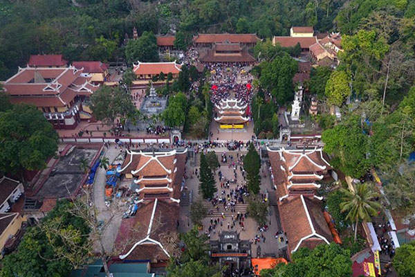 Toàn cảnh chùa Hương nhìn từ trên cao