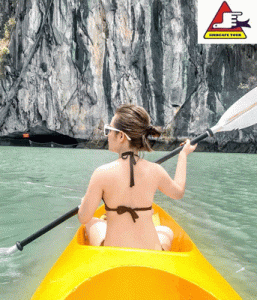 Trai Nghiem Thu Vi Voi Cheo Thuyen Kayak Tren Vinh Ha Long