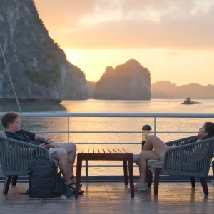 Tour Vịnh Lan Hạ 6 Tiếng – Trải Nghiệm Du Thuyền Catamaran Đẳng Cấp