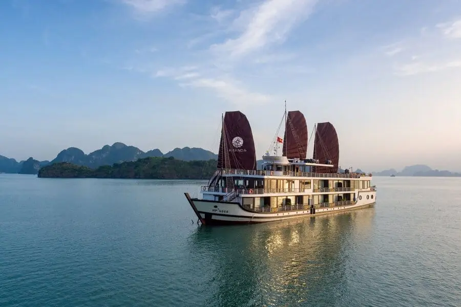 Amanda Luxury Cruise – Du Thuyền 5 Sao Khám Phá Vịnh Lan Hạ