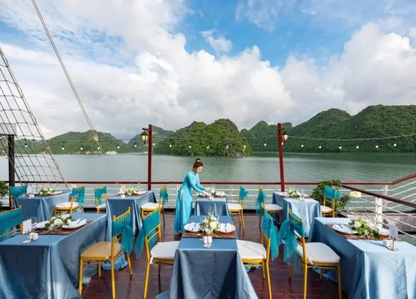 Amanda Luxury Cruise – Du Thuyền 5 Sao Khám Phá Vịnh Lan Hạ