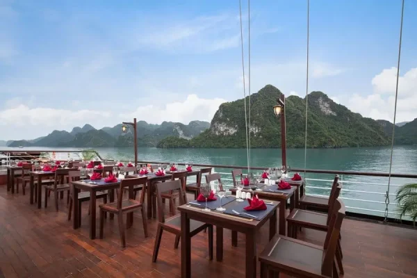 Amanda Luxury Cruise – Du Thuyền 5 Sao Khám Phá Vịnh Lan Hạ