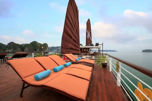 Amanda Luxury Cruise – Du Thuyền 5 Sao Khám Phá Vịnh Lan Hạ