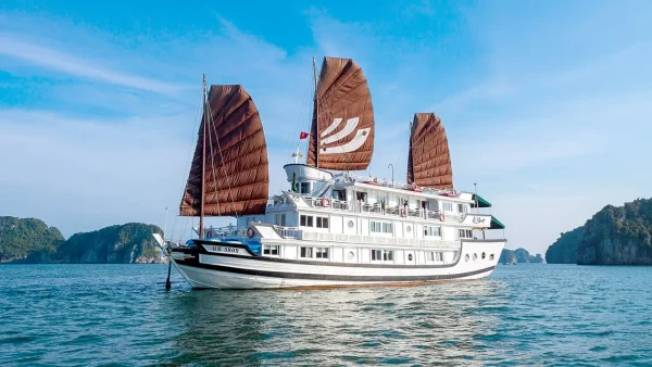 Bhaya Classic Cruise – Trải Nghiệm Du Thuyền Đẳng Cấp Tại Vịnh Hạ Long