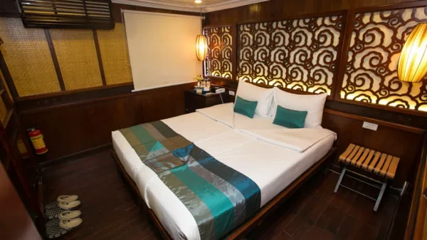 Bhaya Classic Cruise – Trải Nghiệm Du Thuyền Đẳng Cấp Tại Vịnh Hạ Long