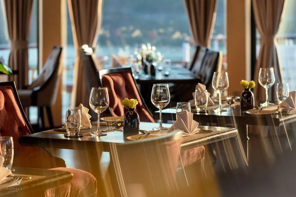 Du Thuyền Capella Cruise 5 Sao – Hành Trình 2N1Đ Vịnh Lan Hạ & Hạ Long