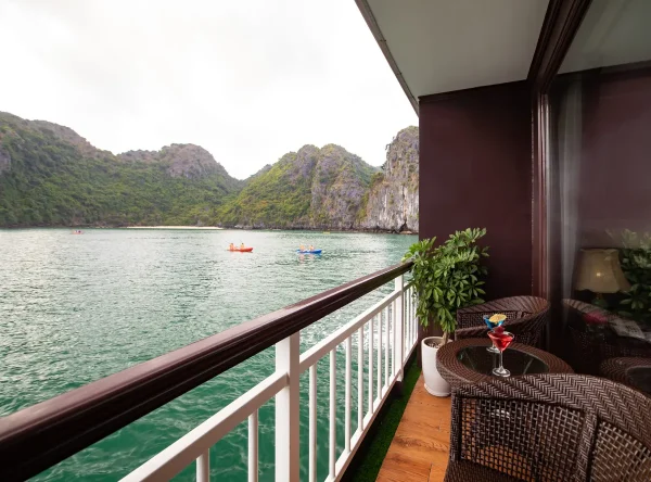 Tour Du Thuyền Dora Cruise Hạ Long – Lan Hạ 5 Sao (2N1Đ & 3N2Đ)