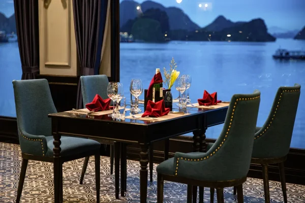 Doris Cruise – Tour Du Thuyền 2N1Đ Khám Phá Vịnh Lan Hạ Đẳng Cấp 5 Sao