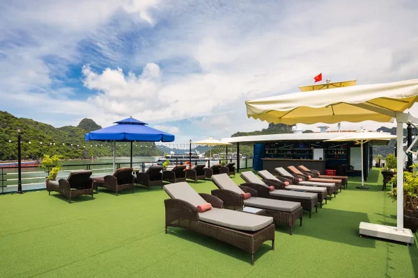 Doris Cruise – Tour Du Thuyền 2N1Đ Khám Phá Vịnh Lan Hạ Đẳng Cấp 5 Sao