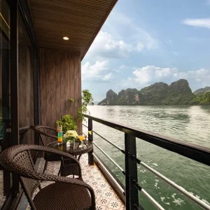 Doris Cruise – Tour Du Thuyền 2N1Đ Khám Phá Vịnh Lan Hạ Đẳng Cấp 5 Sao