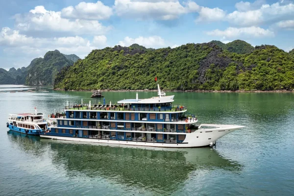 Doris Cruise – Tour Du Thuyền 2N1Đ Khám Phá Vịnh Lan Hạ Đẳng Cấp 5 Sao