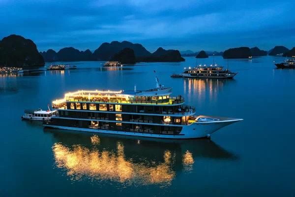Doris Cruise – Tour Du Thuyền 2N1Đ Khám Phá Vịnh Lan Hạ Đẳng Cấp 5 Sao
