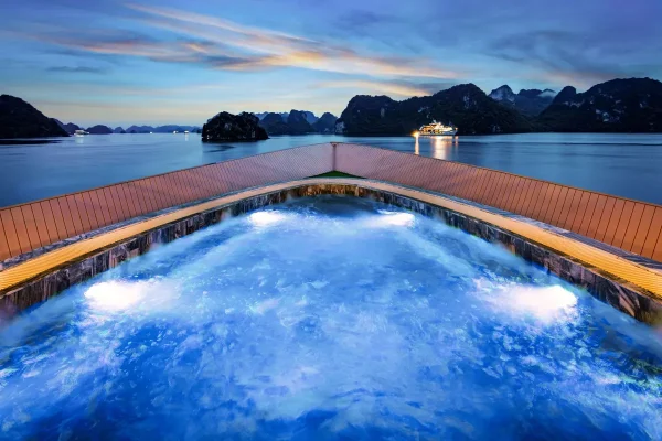 Doris Cruise – Tour Du Thuyền 2N1Đ Khám Phá Vịnh Lan Hạ Đẳng Cấp 5 Sao