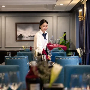 Doris Cruise – Tour Du Thuyền 2N1Đ Khám Phá Vịnh Lan Hạ Đẳng Cấp 5 Sao