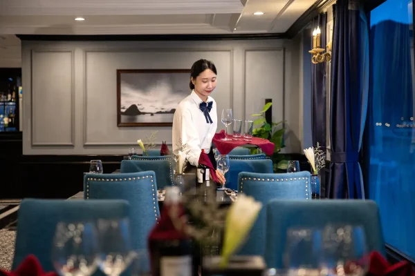 Doris Cruise – Tour Du Thuyền 2N1Đ Khám Phá Vịnh Lan Hạ Đẳng Cấp 5 Sao