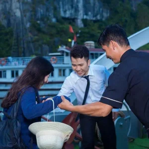 Du Thuyen Alova Premium Ha Long Cruise 1 Ngay5