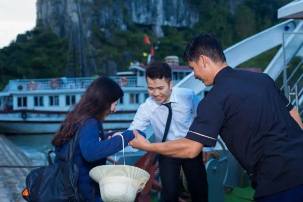 Du Thuyen Alova Premium Ha Long Cruise 1 Ngay5