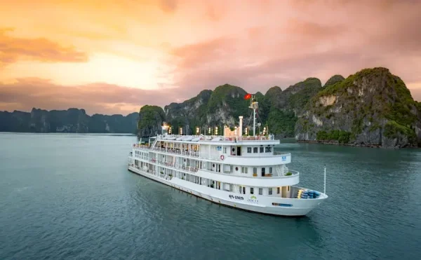 Du Thuyen Au Co Thesinhcafetouristcomvn 1