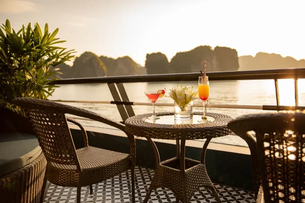 Du Thuyền Rosy Cruise Lan Hạ – Kỳ Nghỉ 5 Sao Giữa Thiên Nhiên Tuyệt Sắc