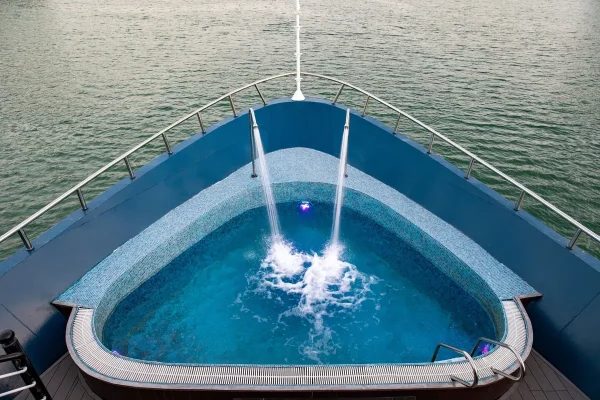 Du Thuyền Rosy Cruise Lan Hạ – Kỳ Nghỉ 5 Sao Giữa Thiên Nhiên Tuyệt Sắc
