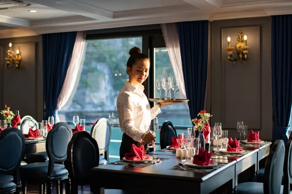 Du Thuyền Rosy Cruise Lan Hạ – Kỳ Nghỉ 5 Sao Giữa Thiên Nhiên Tuyệt Sắc