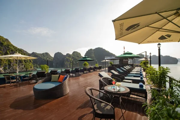 Du Thuyền Rosy Cruise Lan Hạ – Kỳ Nghỉ 5 Sao Giữa Thiên Nhiên Tuyệt Sắc
