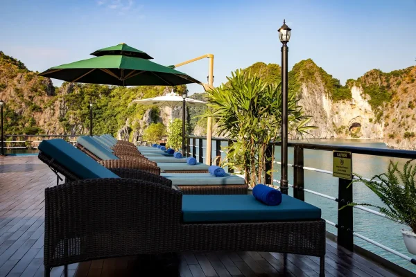 Du Thuyền Rosy Cruise Lan Hạ – Kỳ Nghỉ 5 Sao Giữa Thiên Nhiên Tuyệt Sắc