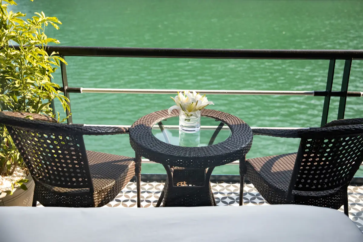 Du Thuyền Rosy Cruise Lan Hạ – Kỳ Nghỉ 5 Sao Giữa Thiên Nhiên Tuyệt Sắc