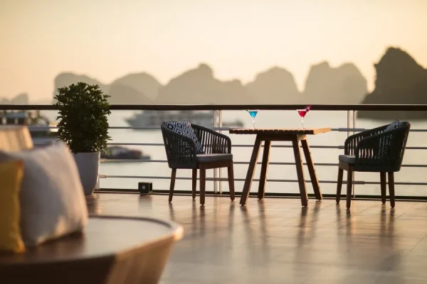 Du thuyền Heritage Cruise 5 Sao – Hành Trình 2 Ngày 1 Đêm Khám Phá Vịnh Lan Hạ