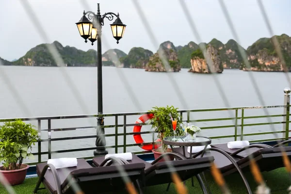 La Pandora Cruise – Hành Trình Du Thuyền 5 Sao Vịnh Lan Hạ & Cát Bà