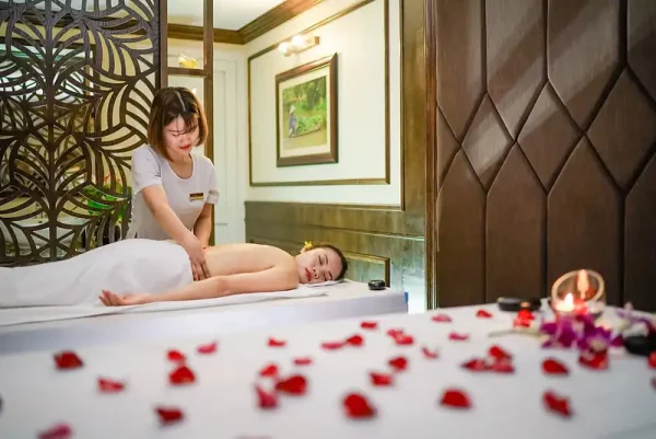 Du Thuyền Mon Cheri Cruise Hạ Long – Hành Trình 3N2Đ Vịnh Lan Hạ & Cát Bà