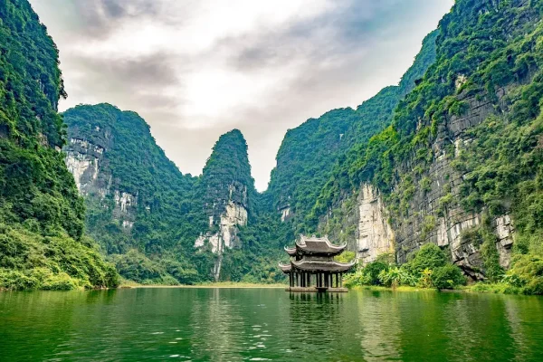 Tour Ninh Bình Hà Giang 4 Ngày 3 Đêm – Khám Phá Di Sản Và Cao Nguyên Đá Hùng Vĩ