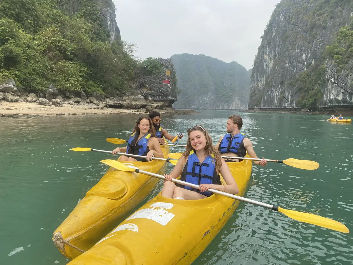Tour Vịnh Lan Hạ 2 Ngày 1 Đêm – Du Thuyền Catamaran & Tiệc Tối Trong Hang Động Thiên Đường