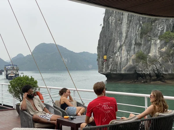 Tour Vinh Lan Ha 3 Tieng Ngam Hoang Hon 2