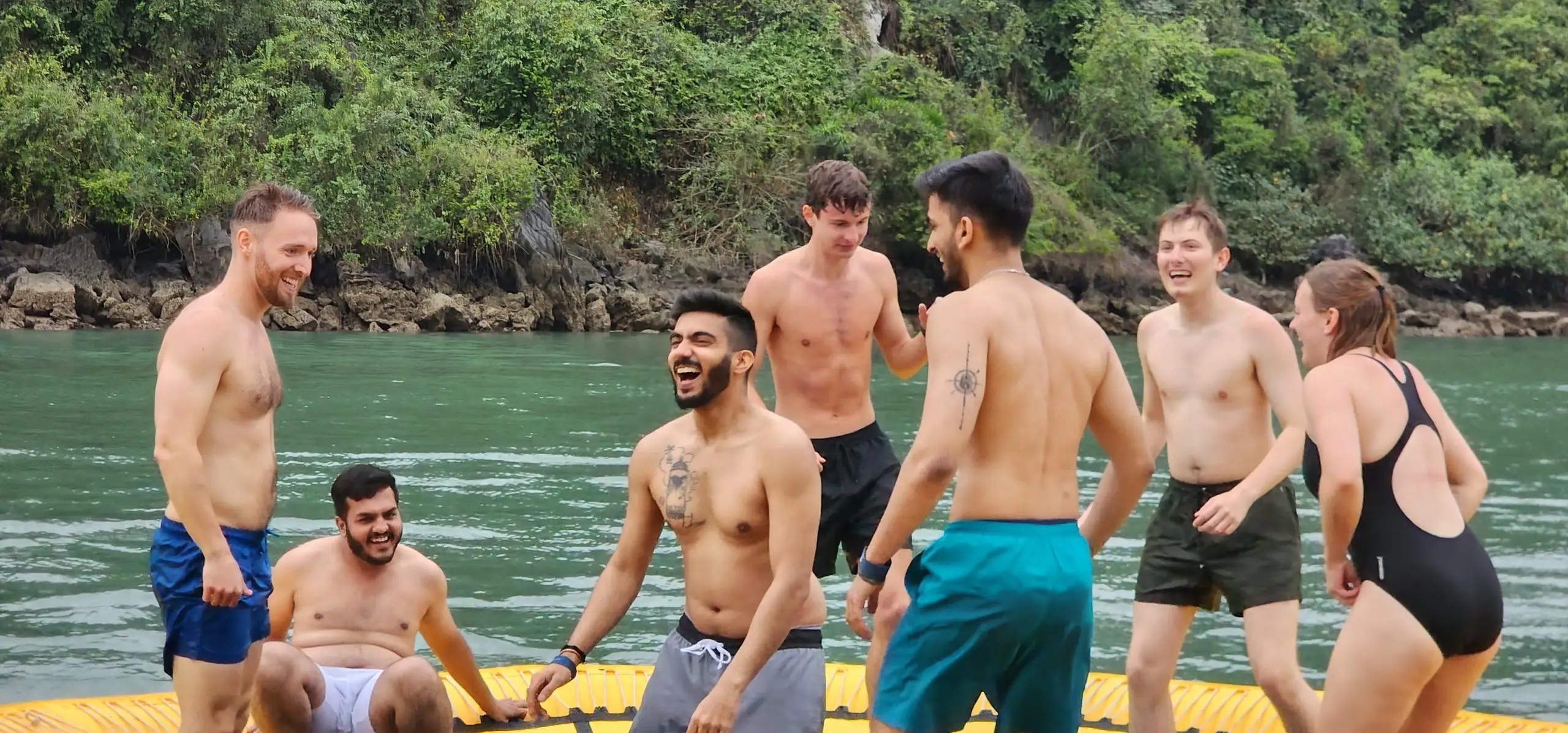 Tour Vịnh Lan Hạ Nửa Ngày – Ngắm Bình Minh & Sunrise Party Trên Du Thuyền